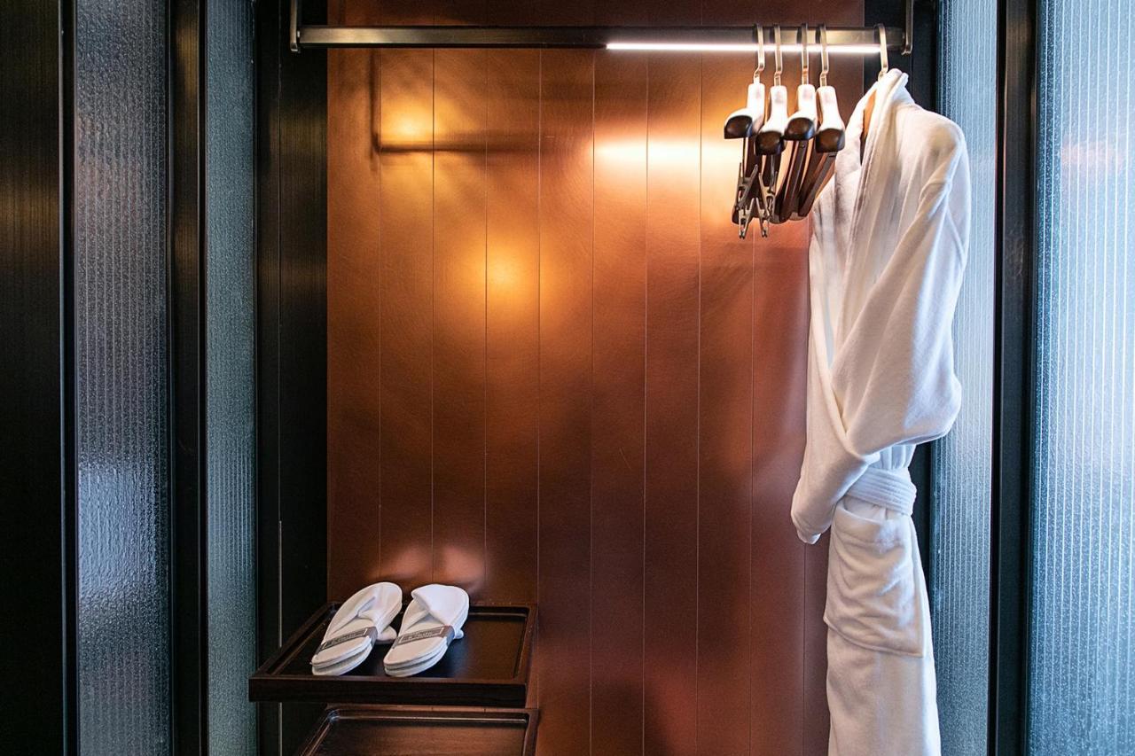 Hotel Mumian Beijing Daxing International Airport, Part Of Hyatt Exterior foto A bathrobe and slippers in a hotel room